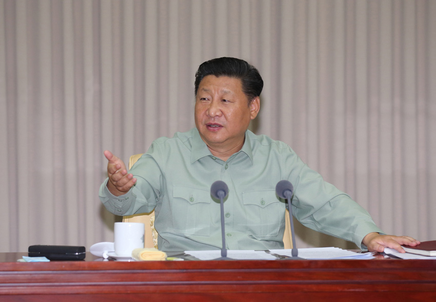 9月26日，中共中央總書記、國家主席、中央軍委主席習(xí)近平視察火箭軍機(jī)關(guān)，代表黨中央和中央軍委，對(duì)火箭軍第一次黨代表大會(huì)的召開表示熱烈的祝賀，向火箭軍全體指戰(zhàn)員致以誠摯的問候。這是習(xí)近平聽取火箭軍工作匯報(bào)后發(fā)表重要講話。新華社記者 李 剛攝