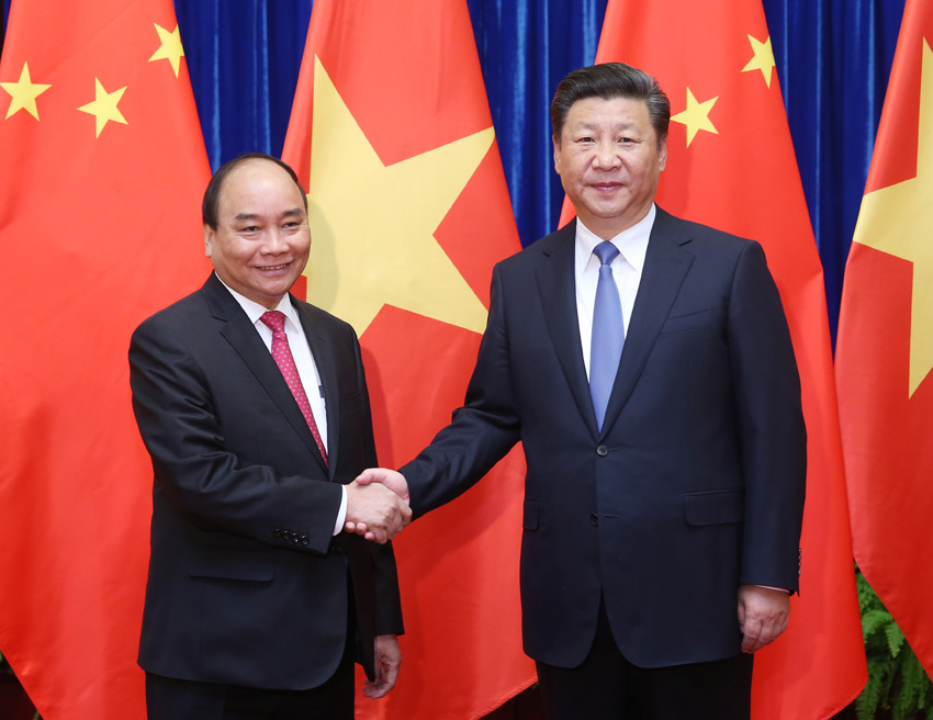 9月13日，國家主席習(xí)近平在北京人民大會堂會見越南總理阮春福。新華社記者 姚大偉 攝