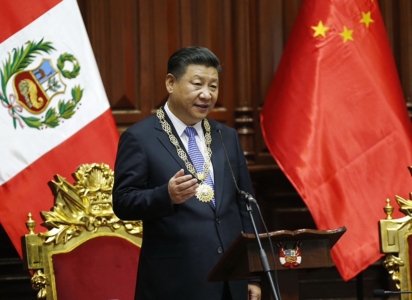 11月21日，國(guó)家主席習(xí)近平在秘魯國(guó)會(huì)發(fā)表題為《同舟共濟(jì)、揚(yáng)帆遠(yuǎn)航，共創(chuàng)中拉關(guān)系美好未來(lái)》的重要演講。 新華社記者 鞠鵬 攝