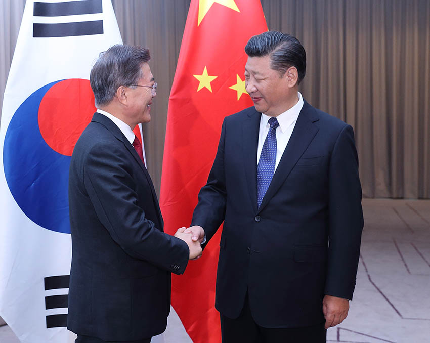 7月6日，國家主席習(xí)近平在柏林會見韓國總統(tǒng)文在寅。 新華社記者 王曄攝