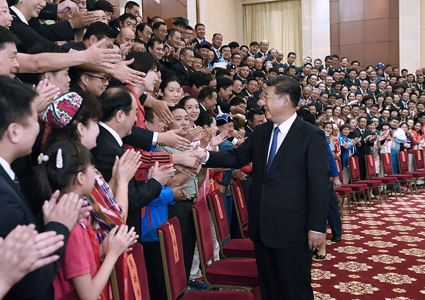 8月27日，在第十三屆全國運動會即將開幕之際，中共中央總書記、國家主席、中央軍委主席習近平在天津會見全國群眾體育先進單位、先進個人代表和全國體育系統(tǒng)先進集體、先進工作者代表以及在本屆全運會群眾比賽項目中獲獎的運動員代表，並發(fā)表重要講話。新華社記者 李學仁 攝
