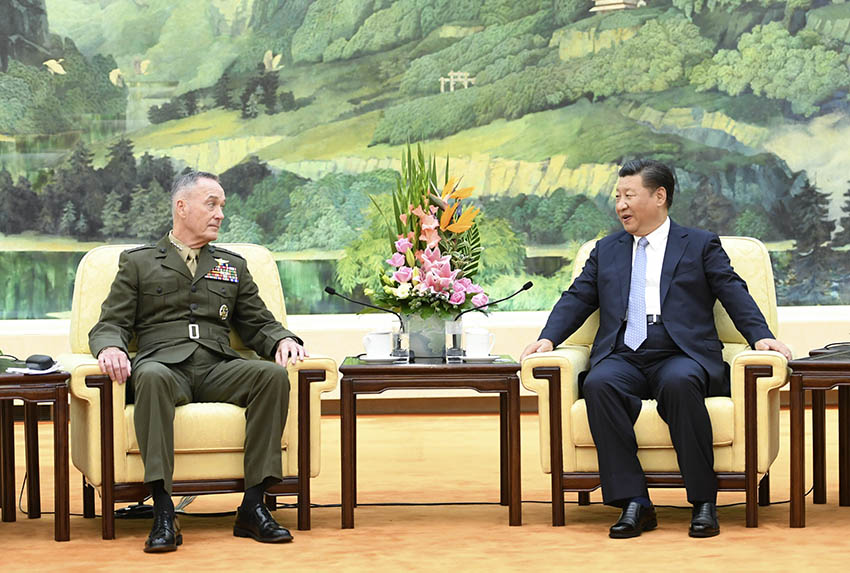 8月17日，國家主席、中央軍委主席習近平在北京人民大會堂會見來訪的美軍參聯(lián)會主席鄧福德。 新華社記者李學仁攝