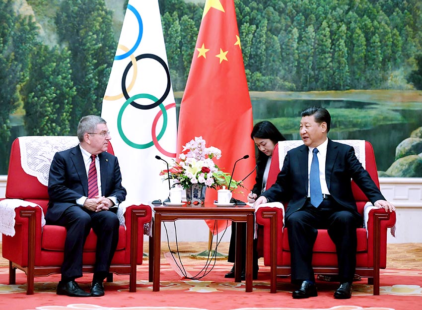 8月27日，國家主席習近平在天津會見國際奧林匹克委員會主席巴赫。新華社記者 李學仁 攝