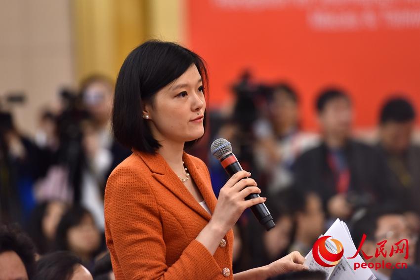中國(guó)國(guó)際電視臺(tái)記者提問(wèn)。(人民網(wǎng)記者 王天樂(lè) 攝)