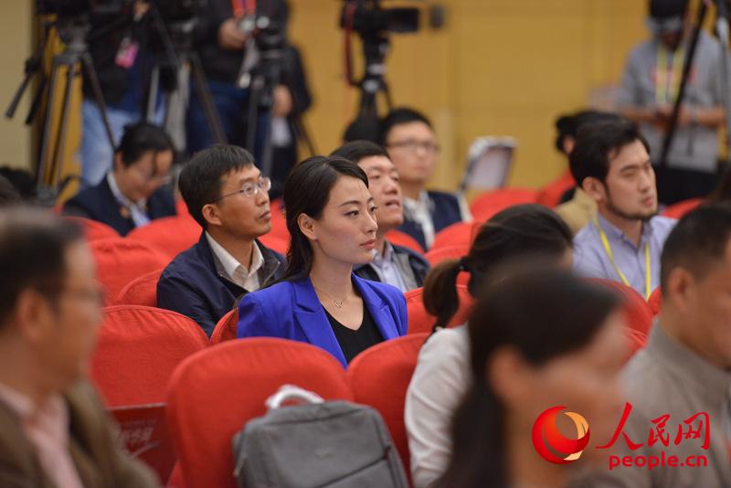 “農(nóng)業(yè)科技創(chuàng)新”集體采訪現(xiàn)場(chǎng)(人民網(wǎng) 郝勇攝)
