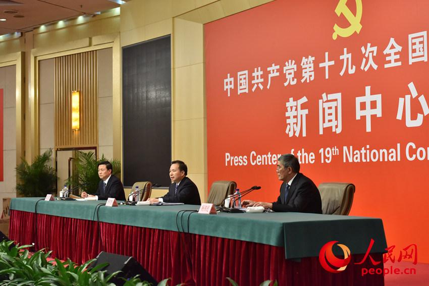 踐行綠色發(fā)展理念,建設(shè)美麗中國(guó)記者招待會(huì)現(xiàn)場(chǎng)(人民網(wǎng) 郝勇攝)