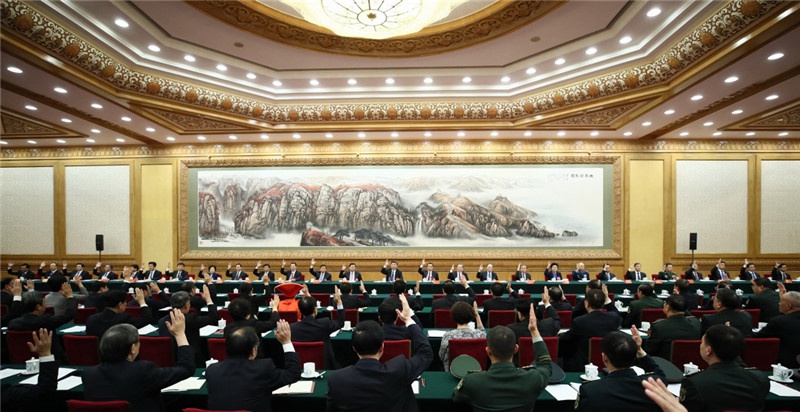 10月17日，中國共產(chǎn)黨第十九次全國代表大會(huì)主席團(tuán)在北京人民大會(huì)堂舉行第一次會(huì)議。習(xí)近平同志出席會(huì)議並作重要講話。新華社記者 蘭紅光 攝