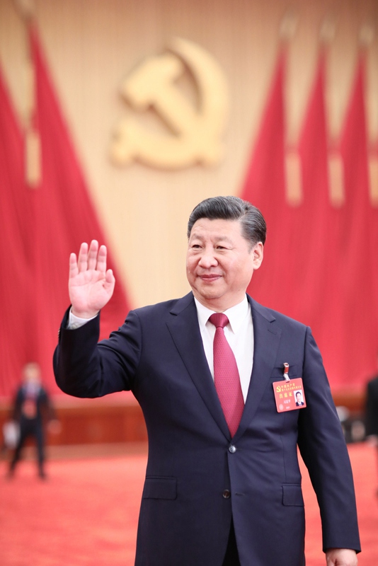 10月25日下午，中共中央總書記、國家主席、中央軍委主席習(xí)近平等領(lǐng)導(dǎo)同志在北京人民大會堂親切會見出席黨的十九大代表、特邀代表和列席人員。新華社記者 蘭紅光 攝