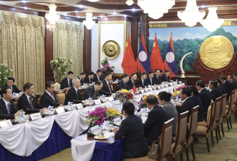 11月13日，中共中央總書記、國家主席習(xí)近平在萬象國家主席府同老撾人民革命黨中央委員會總書記、國家主席本揚舉行會談。 新華社記者 丁林 攝