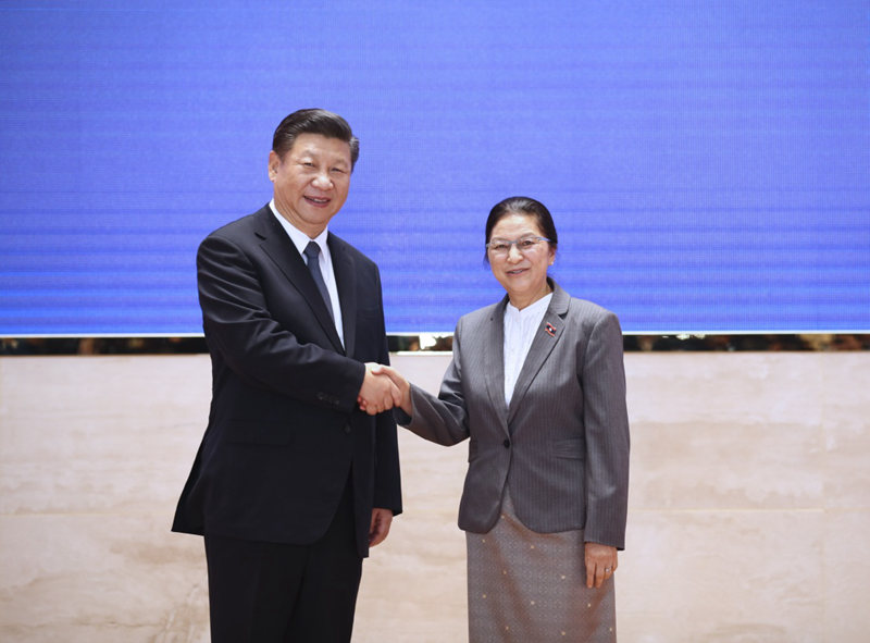 11月14日，中共中央總書記、國(guó)家主席習(xí)近平在萬(wàn)象國(guó)家會(huì)議中心會(huì)見(jiàn)老撾國(guó)會(huì)主席巴妮。 新華社記者 蘭紅光 攝