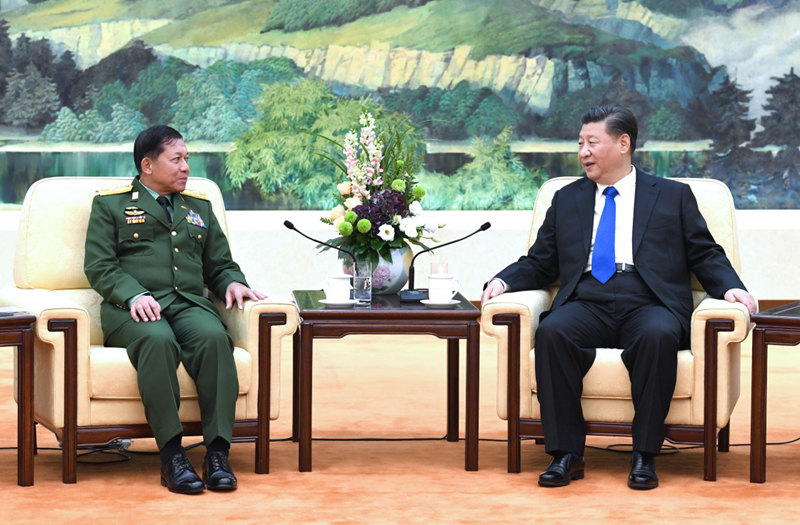 11月24日，中共中央總書記、國家主席、中央軍委主席習近平在北京人民大會堂會見來華訪問的緬甸國防軍總司令敏昂萊。新華社記者饒愛民 攝