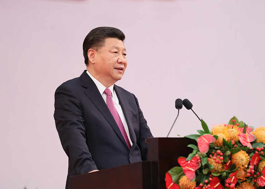 7月1日上午，慶祝香港回歸祖國(guó)20周年大會(huì)暨香港特別行政區(qū)第五屆政府就職典禮在香港會(huì)展中心隆重舉行。中共中央總書(shū)記、國(guó)家主席、中央軍委主席習(xí)近平出席並發(fā)表重要講話(huà)。新華社記者 蘭紅光 攝