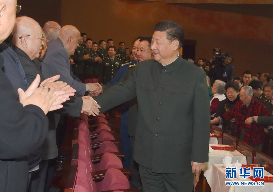 1月13日，中央軍委慰問駐京部隊老干部迎新春文藝演出在北京舉行。中共中央總書記、國家主席、中央軍委主席習近平，向在場的軍隊老同志，向全軍離退休老干部，致以新春的祝福。新華社記者 李剛 攝