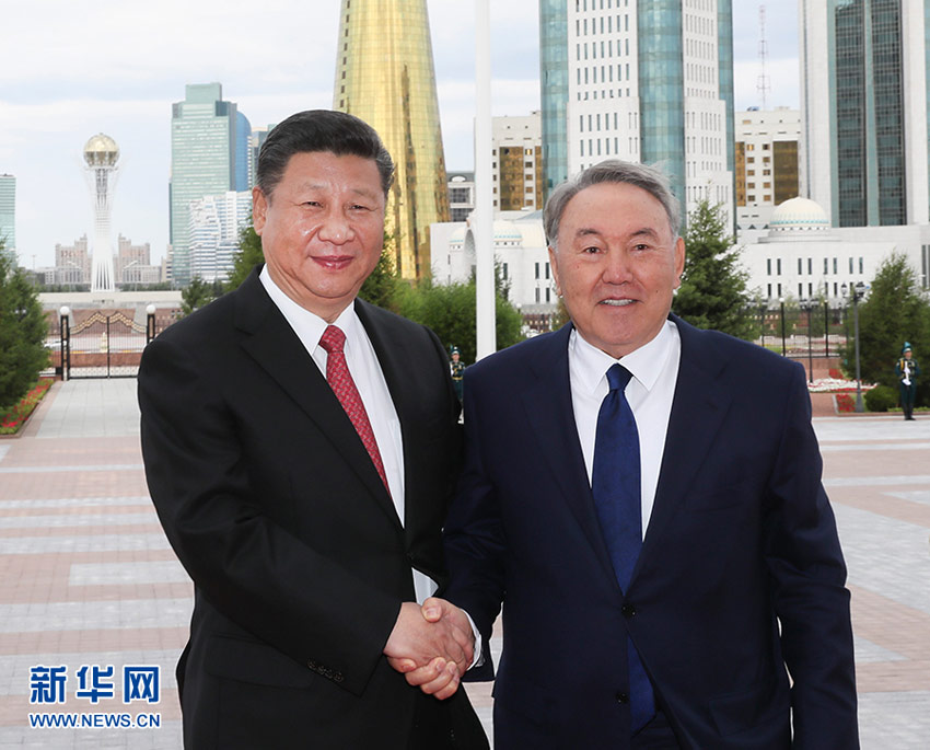 6月8日，國家主席習近平在阿斯塔納同哈薩克斯坦總統(tǒng)納扎爾巴耶夫舉行會談。會談前，習近平出席納扎爾巴耶夫在總統(tǒng)府舉行的隆重歡迎儀式。新華社記者 蘭紅光 攝