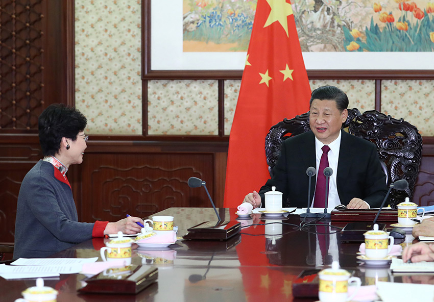 12月15日，國家主席習近平在中南海會見來京述職的香港特別行政區(qū)行政長官林鄭月娥。 新華社記者 謝環(huán)馳 攝