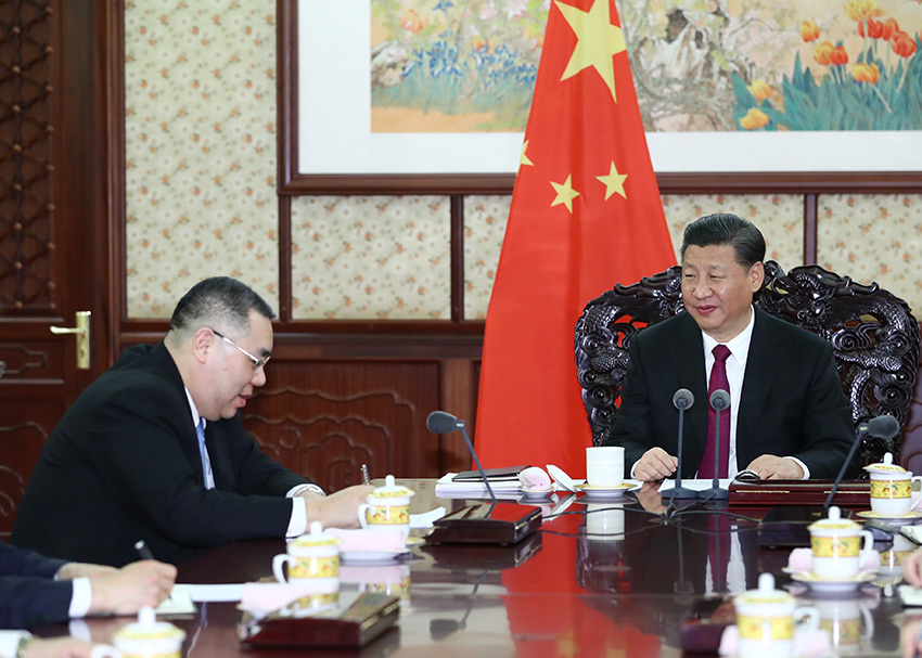 12月15日，國(guó)家主席習(xí)近平在中南海會(huì)見(jiàn)來(lái)京述職的澳門(mén)特別行政區(qū)行政長(zhǎng)官崔世安。新華社記者 謝環(huán)馳 攝
