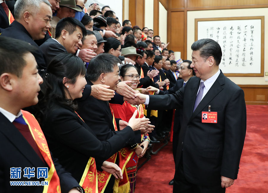 12月28日至29日，中央農(nóng)村工作會議在北京舉行。會前，習(xí)近平等親切會見受邀列席全國農(nóng)業(yè)工作會議的全國農(nóng)業(yè)勞動模范和先進(jìn)工作者代表。新華社記者 謝環(huán)馳 攝