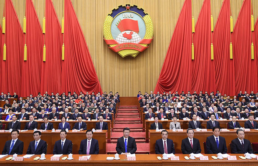 3月3日，中國人民政治協(xié)商會議第十三屆全國委員會第一次會議在北京人民大會堂開幕。這是習近平、李克強、張德江、俞正聲、張高麗、栗戰(zhàn)書、王滬寧、趙樂際、韓正在主席臺就座。新華社記者 李學仁 攝