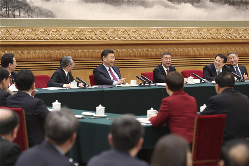 3月8日，中共中央總書記、國家主席、中央軍委主席習(xí)近平參加十三屆全國人大一次會議山東代表團的審議。 新華社發(fā)（盛佳鵬 攝）