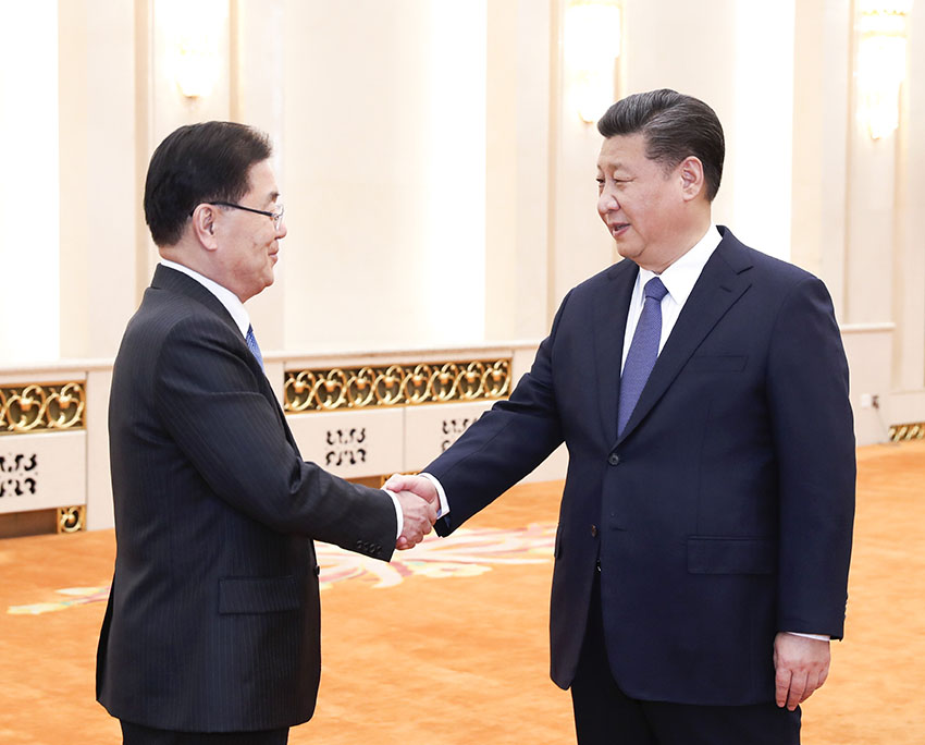 3月12日，國家主席習近平在北京人民大會堂會見韓國總統(tǒng)特使、國家安保室長鄭義溶。新華社記者 龐興雷 攝
