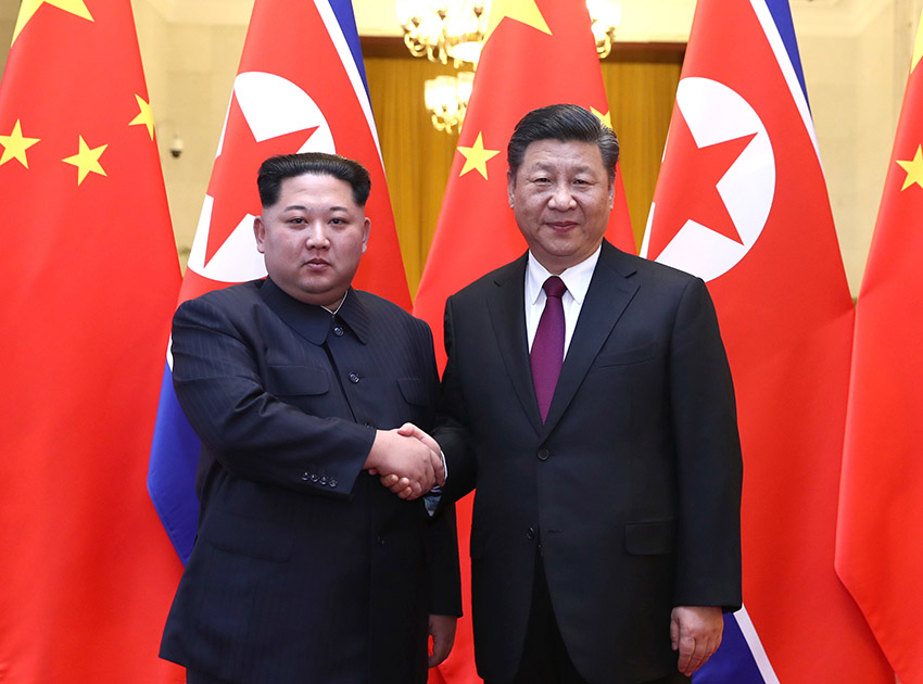 3月25日至28日，應(yīng)中共中央總書記、國家主席習(xí)近平邀請，朝鮮勞動黨委員長、國務(wù)委員會委員長金正恩對我國進行非正式訪問。訪問期間，習(xí)近平同金正恩舉行會談。會談前，習(xí)近平在人民大會堂北大廳為金正恩舉行歡迎儀式。新華社記者 鞠鵬 攝