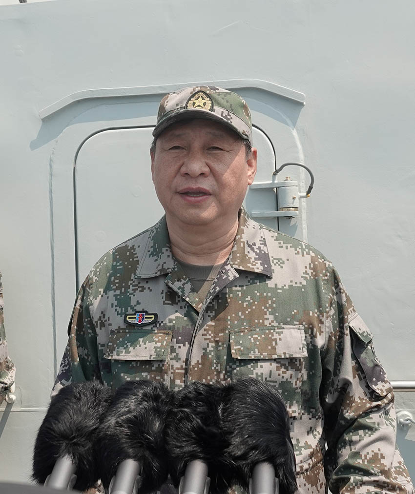 4月12日上午，中央軍委在南海海域隆重舉行海上閱兵，展示人民海軍嶄新面貌，激發(fā)強(qiáng)國(guó)強(qiáng)軍堅(jiān)定信念。中共中央總書記、國(guó)家主席、中央軍委主席習(xí)近平檢閱部隊(duì)並發(fā)表重要講話。這是習(xí)近平發(fā)表重要講話。新華社記者 李剛 攝