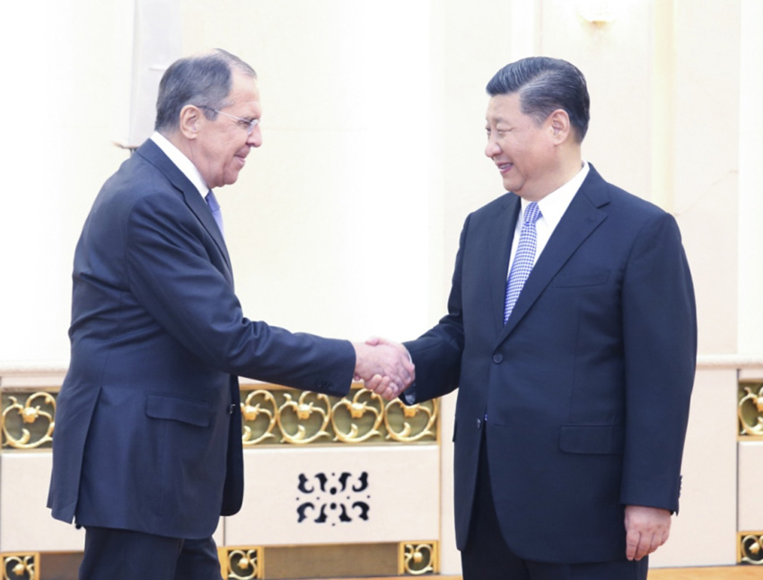 4月23日，國家主席習(xí)近平在北京人民大會(huì)堂會(huì)見俄羅斯外長(zhǎng)拉夫羅夫。 新華社記者 姚大偉 攝