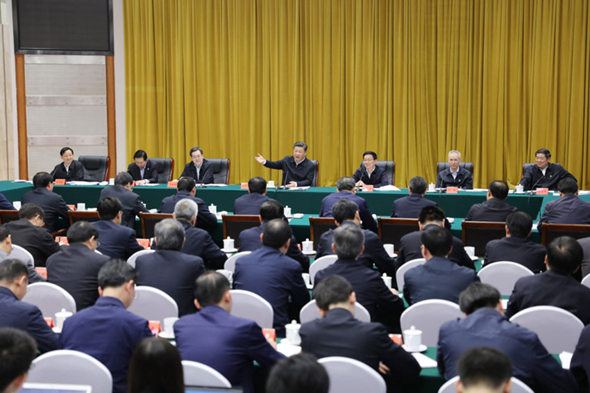 4月26日下午，中共中央總書記、國家主席、中央軍委主席習(xí)近平在武漢主持召開深入推動長江經(jīng)濟帶發(fā)展座談會並發(fā)表重要講話。新華社記者 謝環(huán)馳 攝