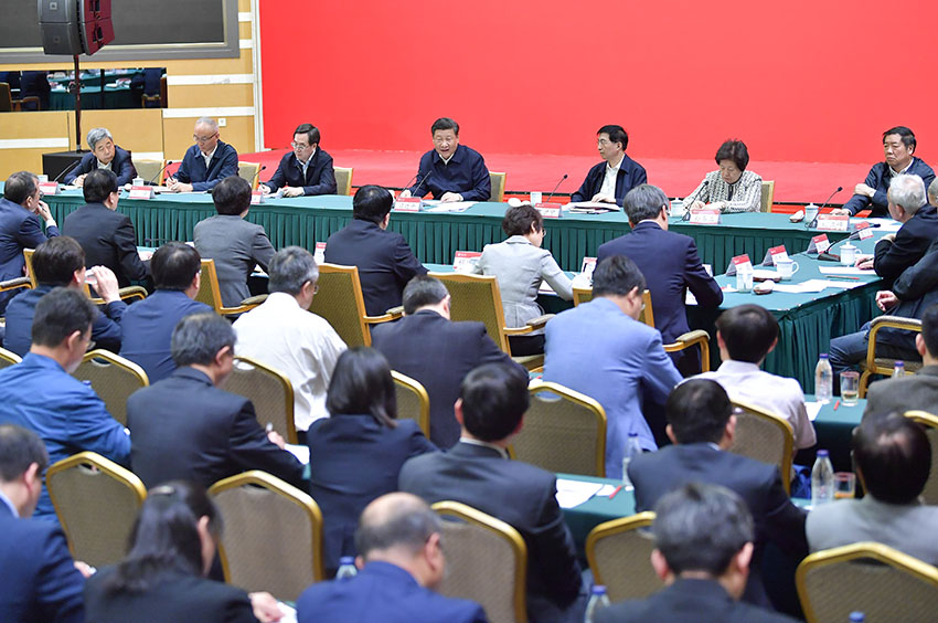 5月2日，中共中央總書記、國家主席、中央軍委主席習(xí)近平來到北京大學(xué)考察。這是習(xí)近平同北京大學(xué)師生座談並發(fā)表重要講話。 新華社記者李濤攝
