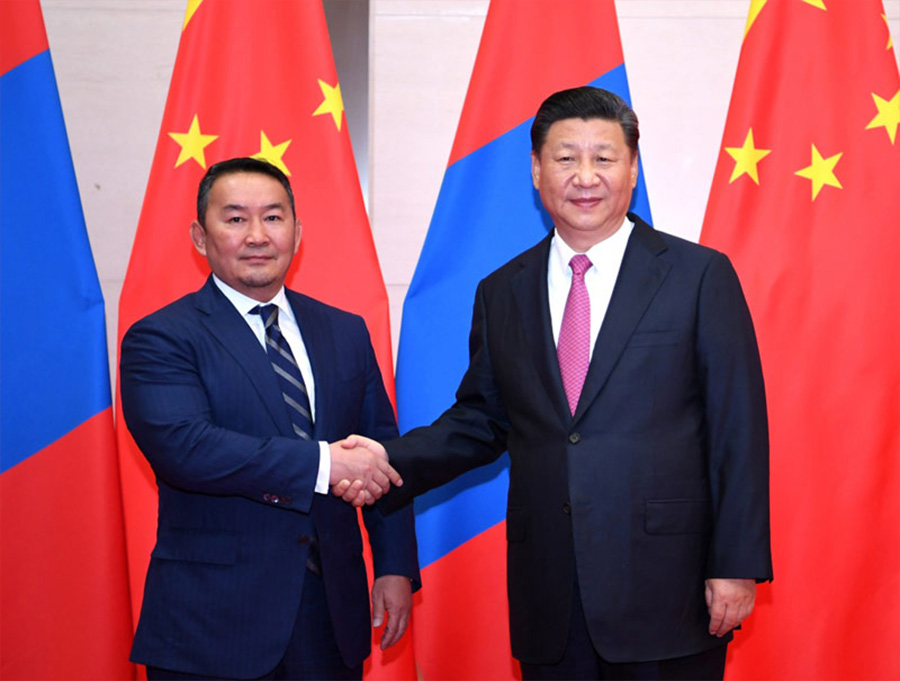 6月10日，國家主席習(xí)近平在青島會見蒙古國總統(tǒng)巴特圖勒嘎。新華社記者 燕雁 攝