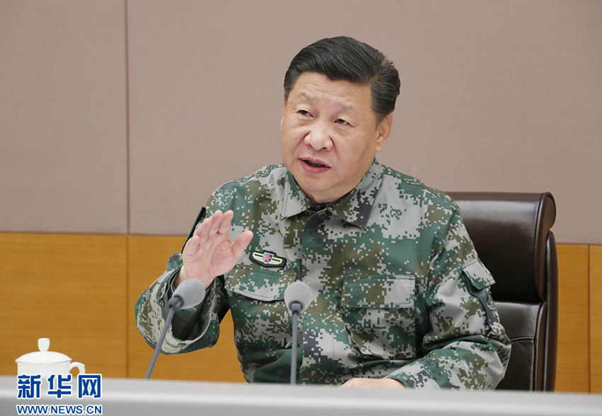 2017年11月3日，中共中央總書記、國家主席、中央軍委主席、軍委聯(lián)指總指揮習(xí)近平視察軍委聯(lián)合作戰(zhàn)指揮中心，表明新一屆軍委貫徹落實黨的十九大精神、推動全軍各項工作向能打仗、打勝仗聚焦的鮮明態(tài)度。這是習(xí)近平聽取全軍練兵備戰(zhàn)工作匯報后發(fā)表重要講話。新華社記者 李剛 攝