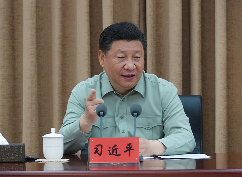 2018年5月16日上午，中共中央總書記、國家主席、中央軍委主席習(xí)近平視察軍事科學(xué)院，代表黨中央和中央軍委，對軍事科學(xué)院第八次黨代表大會的召開表示熱烈的祝賀，向軍事科學(xué)院全體同志致以誠摯的問候。這是習(xí)近平聽取軍事科學(xué)院工作匯報后發(fā)表重要講話。新華社記者 李剛 攝
