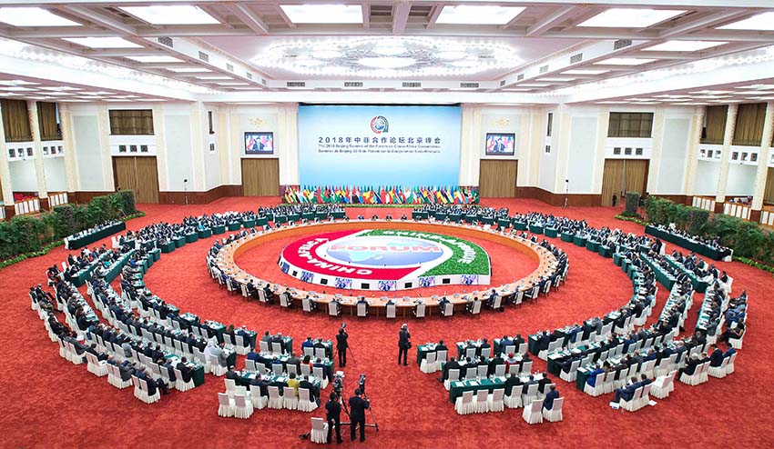 2018年9月4日，中非合作論壇北京峰會圓桌會議在北京人民大會堂舉行。國家主席習近平和論壇共同主席國南非總統(tǒng)拉馬福薩分別主持第一階段和第二階段會議。新華社記者 李濤 攝