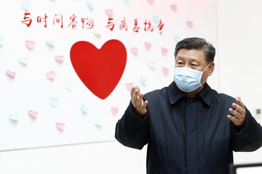 2月10日，中共中央總書記、國家主席、中央軍委主席習近平在北京調研指導新冠肺炎疫情防控工作。這是習近平在朝陽區(qū)疾病預防控制中心調研。 新華社記者 劉彬 攝