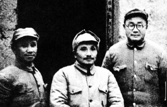 鄧小平和粟裕、劉伯承在一起