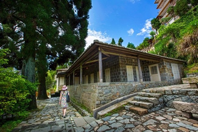 鼓嶺位于福州東郊，因其優(yōu)美的風(fēng)景和宜人的氣候，很早就成為避暑勝地。對大多數(shù)中國人來說，“鼓嶺”是個陌生的地名，但說起“鼓嶺故事”，許多人并不陌生。