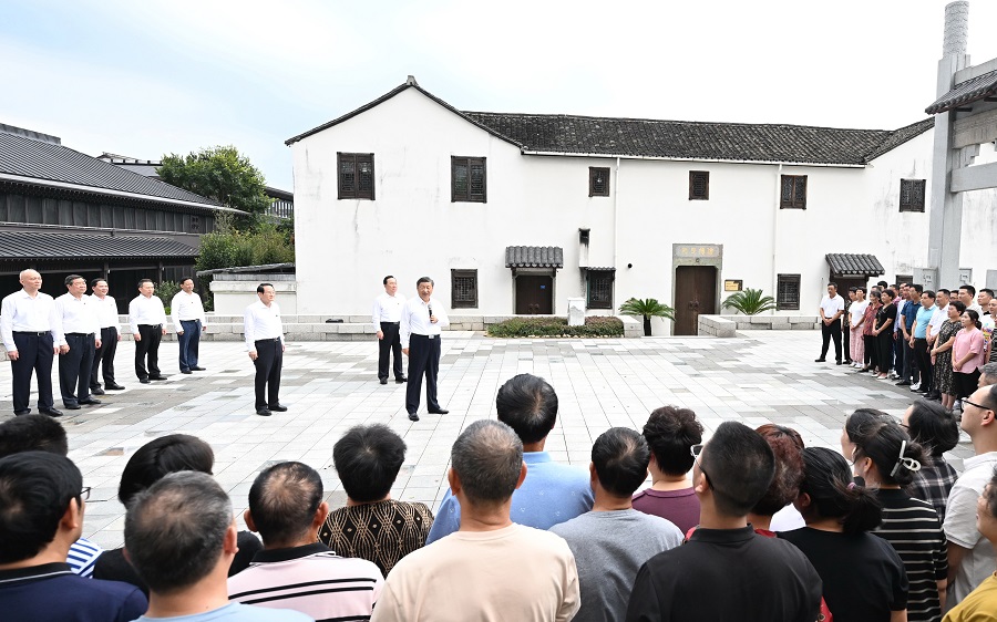 創(chuàng)新發(fā)展新時(shí)代“楓橋經(jīng)驗(yàn)”習(xí)近平指明方向2023年9月20日下午，中共中央總書(shū)記、國(guó)家主席、中央軍委主席習(xí)近平來(lái)到“楓橋經(jīng)驗(yàn)”發(fā)源地諸暨市楓橋鎮(zhèn)，參觀楓橋經(jīng)驗(yàn)陳列館，了解新時(shí)代“楓橋經(jīng)驗(yàn)”的生動(dòng)實(shí)踐。
