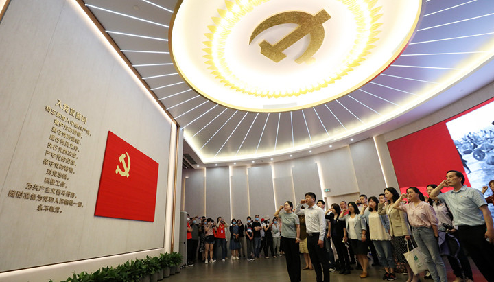 傳承紅色基因 汲取奮進力量革命文物承載黨和人民英勇奮斗的光榮歷史，記載中國革命的偉大歷程和感人事跡，是黨和國家的寶貴財富。新時代新征程，如何用好紅色資源，傳承紅色基因？總書記這樣說。