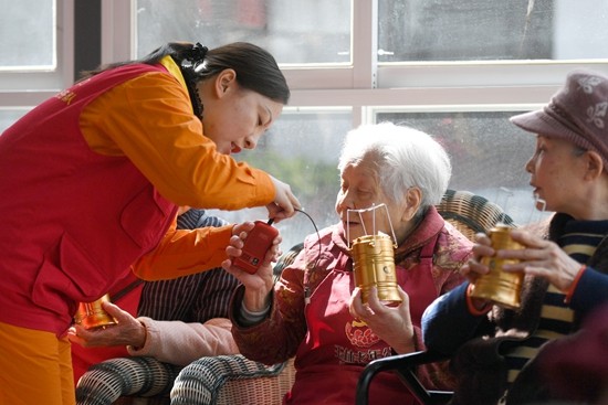高新連心橋服務(wù)隊(duì)                                       國(guó)網(wǎng)四川電力成都高新連心橋黨員服務(wù)隊(duì)22年踐行“有呼必應(yīng)、有難必幫”的承諾。                    