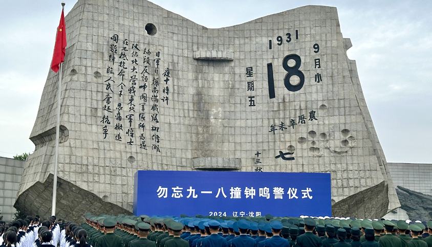 白山黑水間 這些民族英雄立起不朽豐碑東北抗日聯(lián)軍輾轉(zhuǎn)于白山黑水之間，進(jìn)行了長(zhǎng)達(dá)14年不屈不撓的斗爭(zhēng)，開(kāi)辟了全國(guó)最早、堅(jiān)持時(shí)間最長(zhǎng)的抗日戰(zhàn)場(chǎng)。習(xí)近平總書記高度評(píng)價(jià)楊靖宇、趙尚志、東北抗聯(lián)八位女戰(zhàn)士是“千千萬(wàn)萬(wàn)抗日將士的杰出代表”，強(qiáng)調(diào)“大力弘揚(yáng)東北抗聯(lián)精神”。