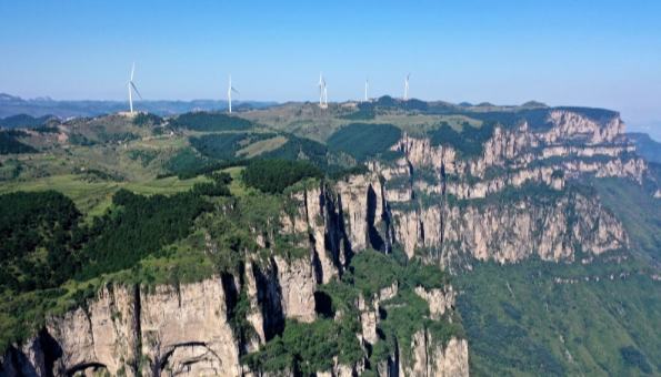 太行精神、呂梁精神是我們黨寶貴的精神財(cái)富抗日戰(zhàn)爭(zhēng)時(shí)期，在中華民族危亡關(guān)頭，中國(guó)共產(chǎn)黨領(lǐng)導(dǎo)八路軍和太行、呂梁兒女，前赴后繼、浴血奮戰(zhàn)，譜寫了抗擊日本侵略者的英雄篇章，培育和造就了太行精神、呂梁精神。這是偉大抗戰(zhàn)精神的具體體現(xiàn)，是中國(guó)共產(chǎn)黨人精神譜系的重要組成部分，永遠(yuǎn)是中華民族的寶貴精神財(cái)富。
