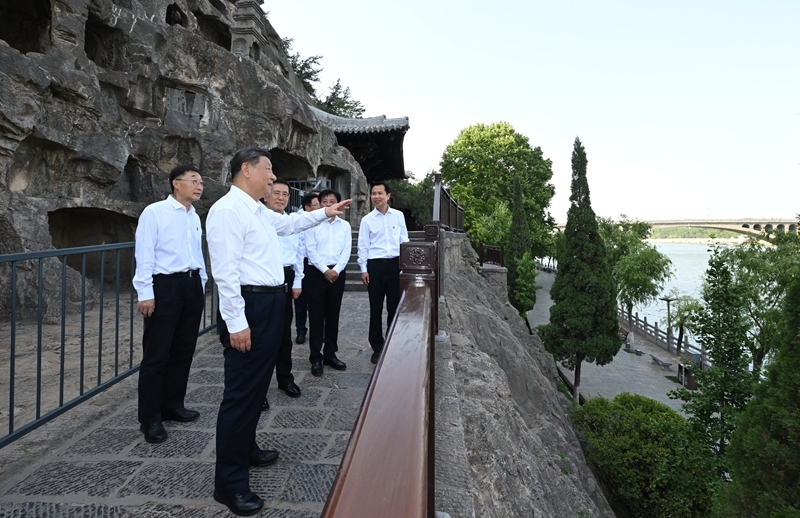 2025年5月19日至20日，中共中央總書記、國家主席、中央軍委主席習(xí)近平在河南考察。這是19日下午，習(xí)近平在洛陽龍門石窟考察。新華社記者 謝環(huán)馳 攝