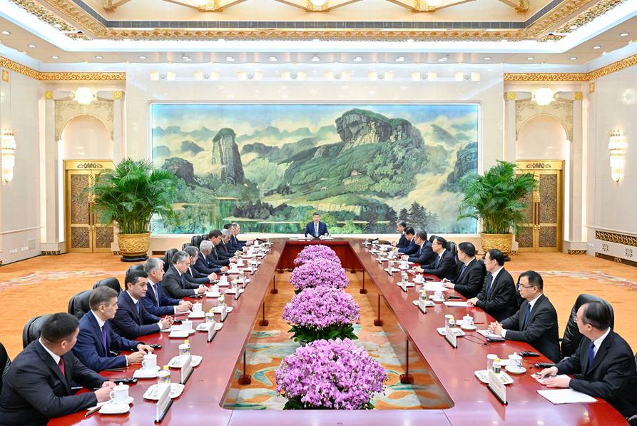 習(xí)近平集體會見上海合作組織成員國外長理事會會議外方代表團團長