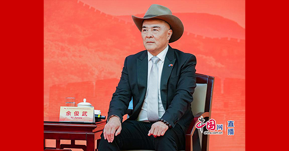 澳大利亞悉尼華星藝術(shù)團(tuán)團(tuán)長(zhǎng)余俊武