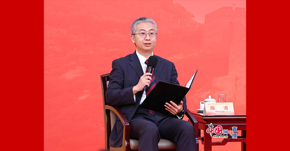 中國(guó)人民抗日戰(zhàn)爭(zhēng)暨世界反法西斯戰(zhàn)爭(zhēng)勝利80周年紀(jì)念活動(dòng)新聞中心負(fù)責(zé)人陳濤主持發(fā)布會(huì)