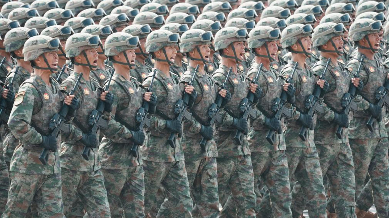 7-58軍事航天部隊(duì)方隊(duì)接受檢閱