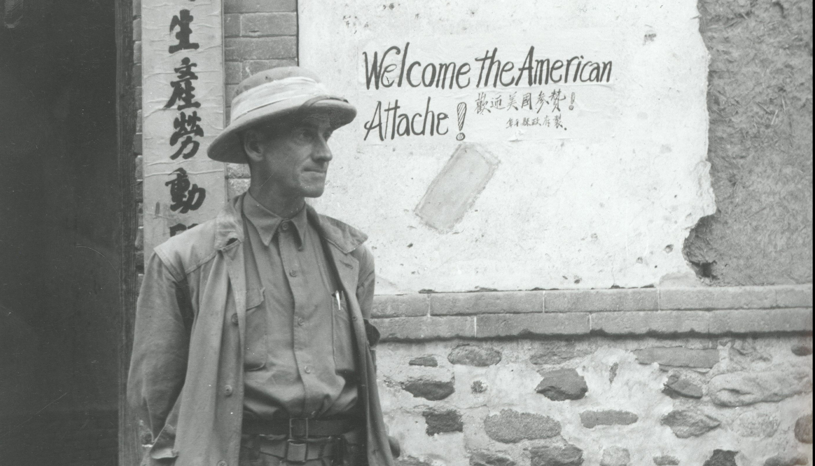  “八路軍是中國抗日戰(zhàn)爭中新的潛力”在走進紅色中國的眾多外國記者中，埃文斯·福代斯·卡爾遜是比較特殊的一位：除了記者身份，他還是美國海軍陸戰(zhàn)隊的軍官。作為軍事觀察家，他曾為報刊撰寫多篇關於中國及遠東局勢的評論文章。