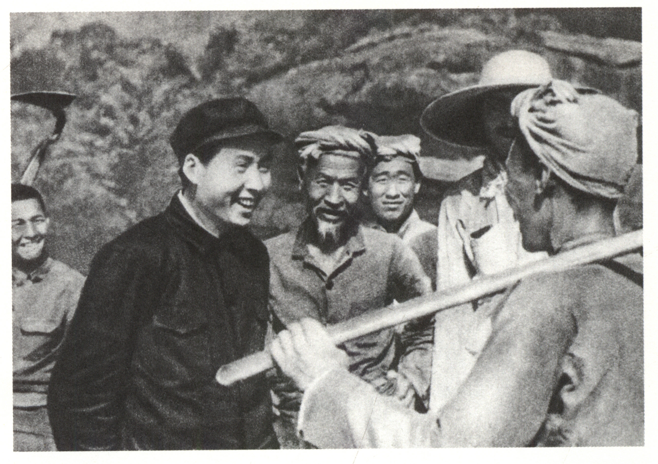 卡爾曼拍攝的毛澤東在楊家?guī)X與農(nóng)民交談的經(jīng)典照片