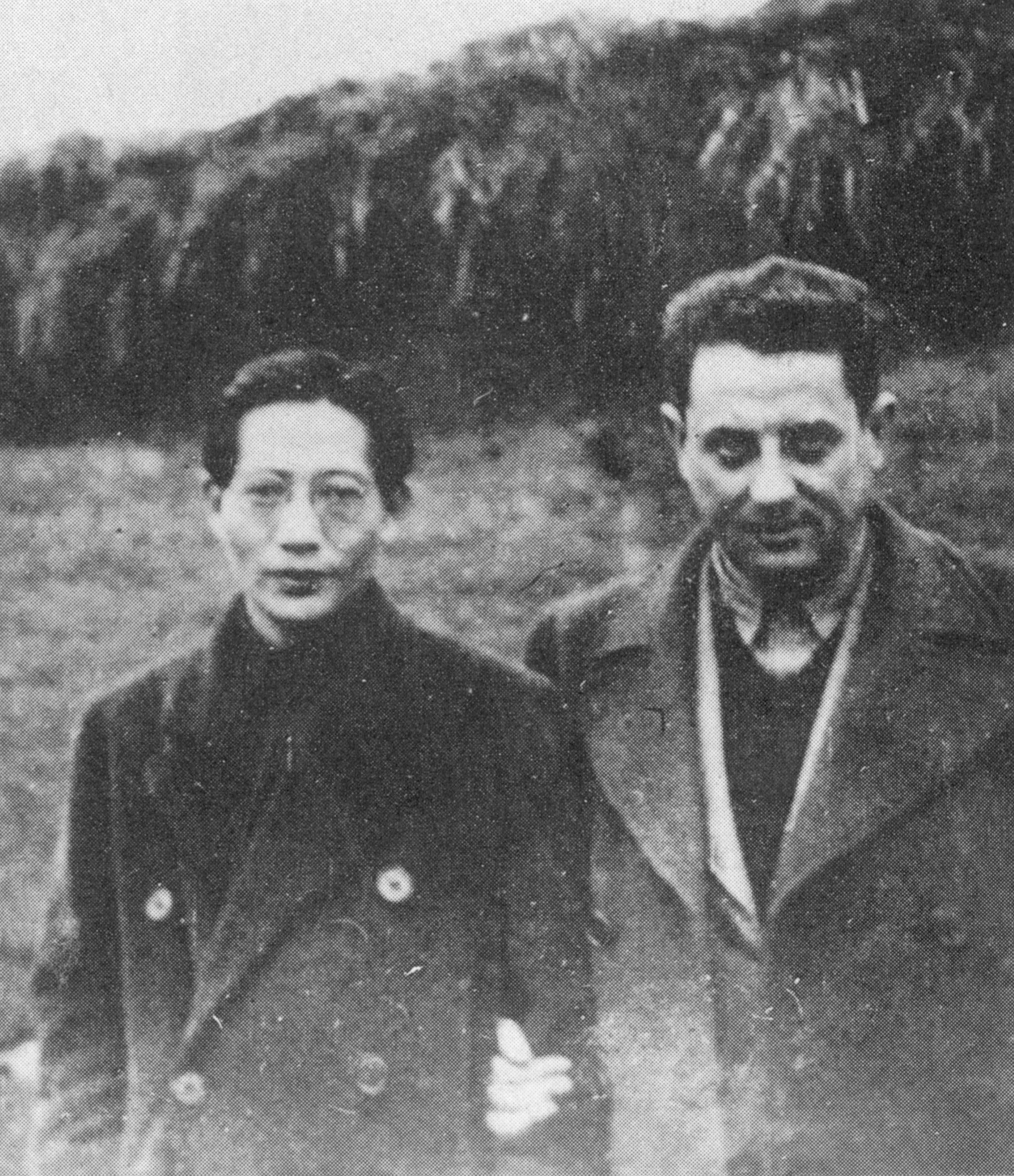 希伯（右）與沈其震在皖南涇縣云嶺合影