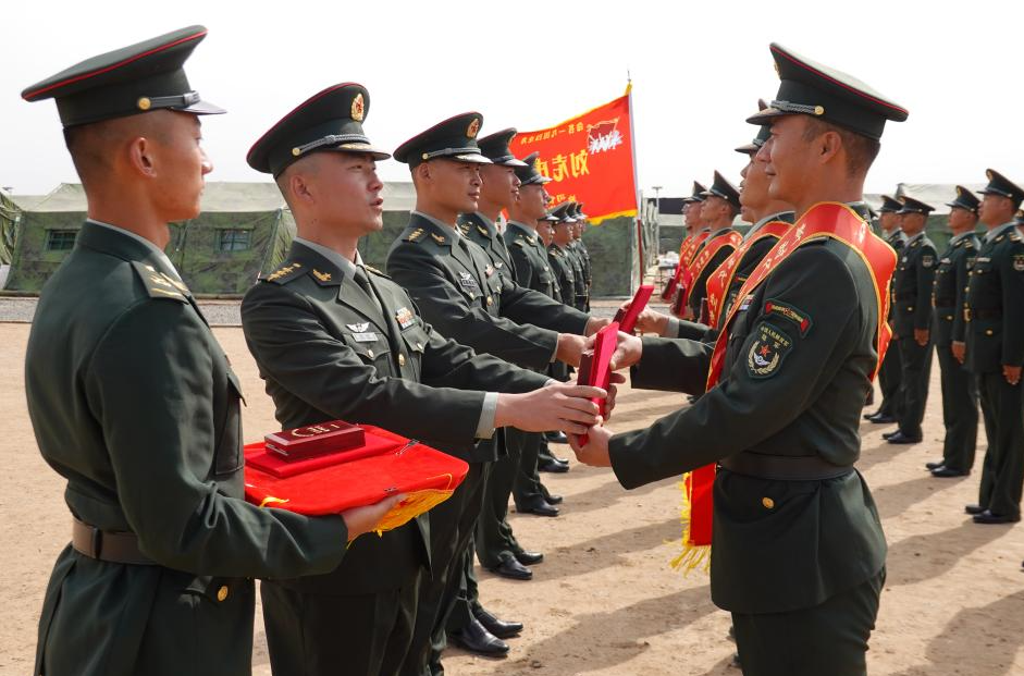 “劉老莊連”                                       從烽火歲月到復興之路，裝備在變、任務在變，但連隊的忠誠和初心從未改變。新時代以來，“劉老莊連”官兵在習近平強軍思想指引下，傳承“生命不息、戰(zhàn)斗不止”的連魂精神，以青春和熱血守衛(wèi)萬家燈火、和平安寧。                    